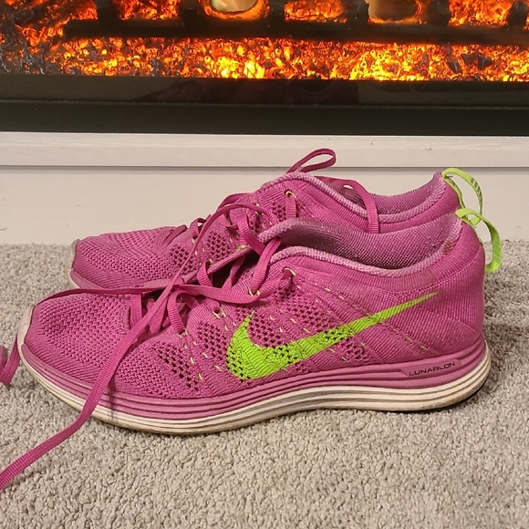 Nike Women's Flyknit Lunar 1 Pink and Green Running Shoes Size 8.5 - Picture 1 of 5